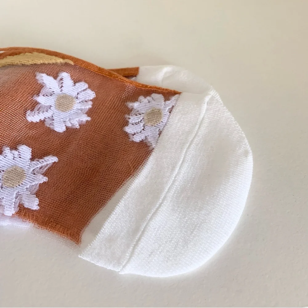 NWOT Sheer floral socks